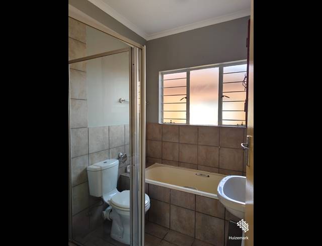 2 BEDROOM TOWNHOUSE TO LET IN VAALPARK